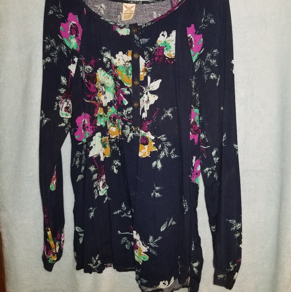 Women's XXL long sleeve shirt